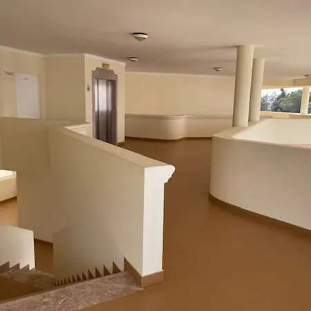 Apartment Escape With A Large Balcony And Parking