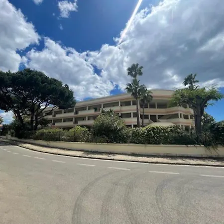 Escape With A Large Balcony And Parking