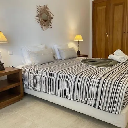 Escape With A Large Balcony And Parking Vilamoura