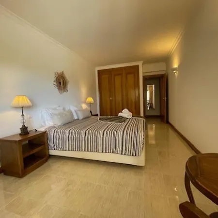 Escape With A Large Balcony And Parking Lejlighed Vilamoura