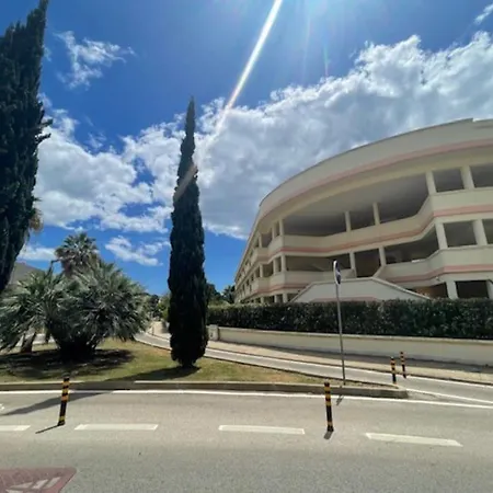 Escape With A Large Balcony And Parking Apartmán