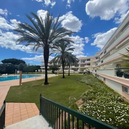 Escape With A Large Balcony And Parking Vilamoura